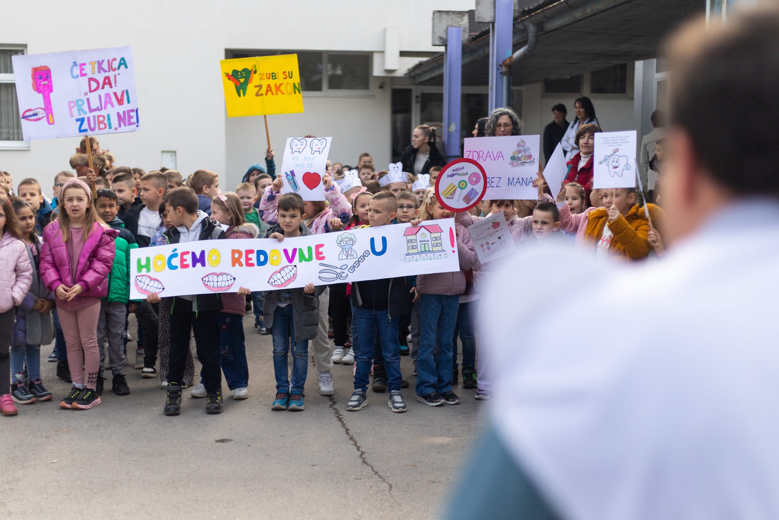 Održana manifestacija „Veseli štrajk prvašića i vrtićke dječice“ povodom Svjetskog dana oralnog zdravlja